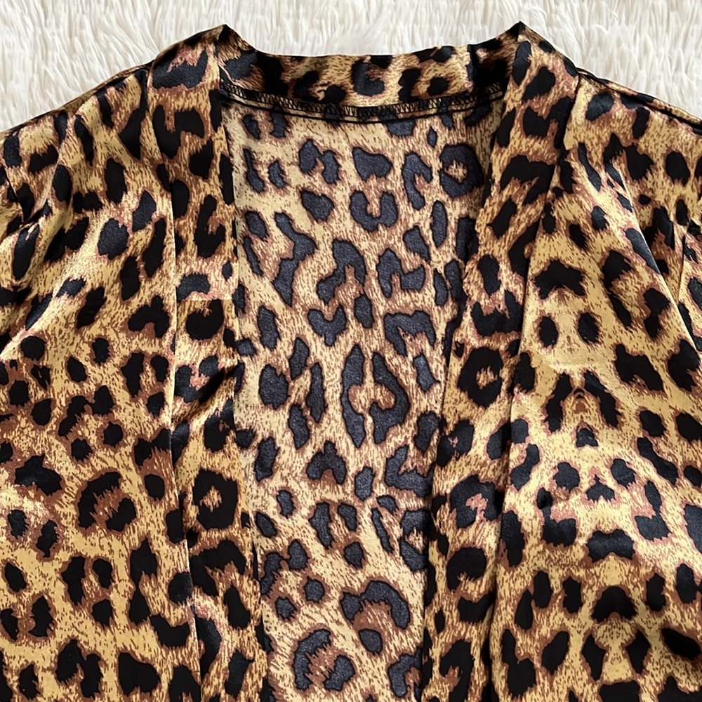 Cheetah Print Silk Robe - Picture 5 of 15